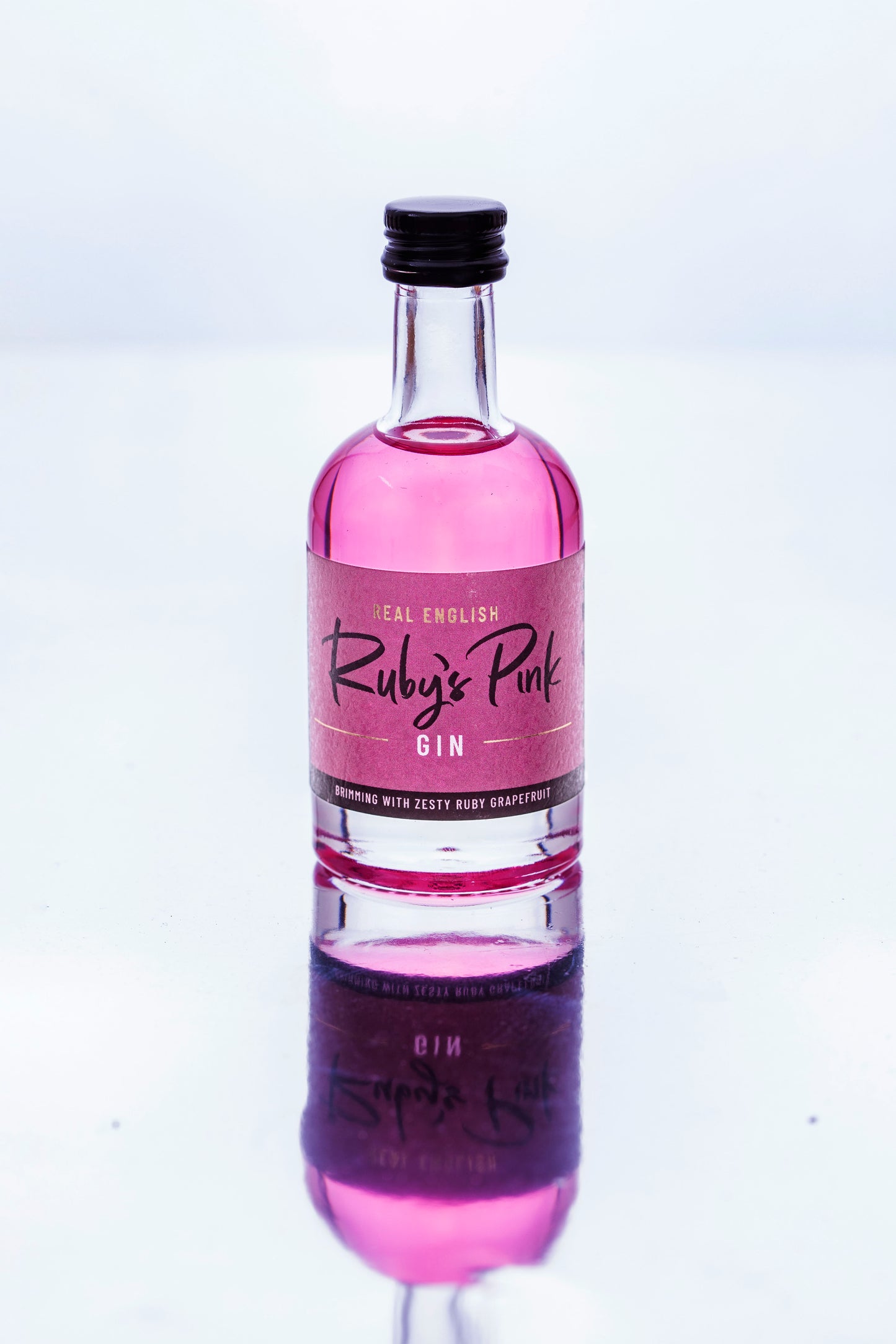 
                  
                    red.h Ruby's Pink Gin
                  
                